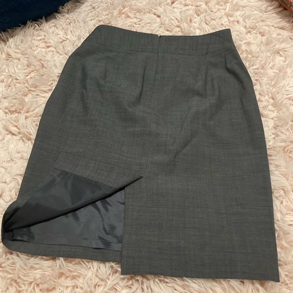 Like New Banana Republic Skirt - Picture 6 of 11